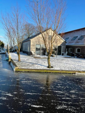 Mooi vakantiehuis prachtig gelegen aan het water, Rijpwetering